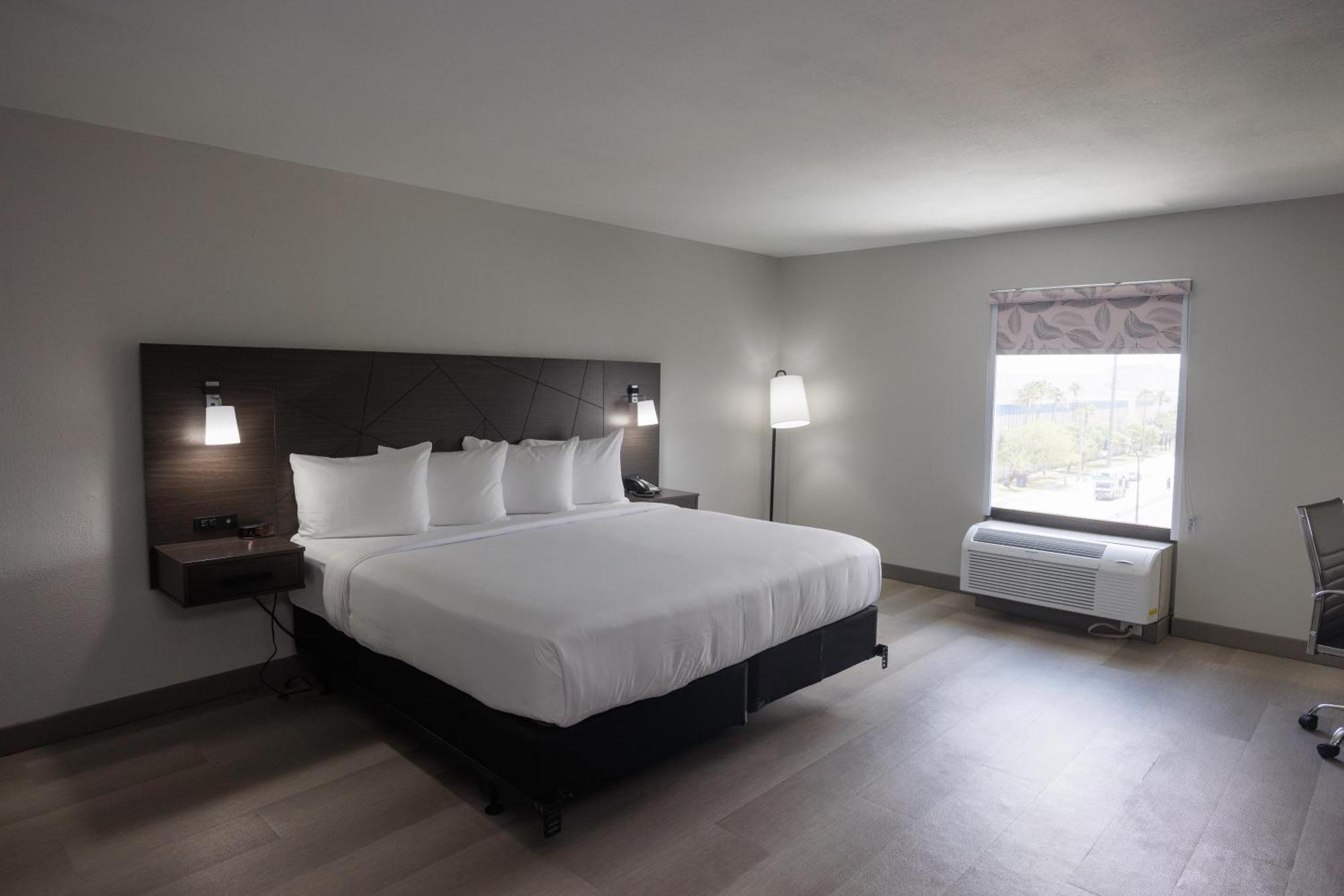 Miami Airport Hotel 3*